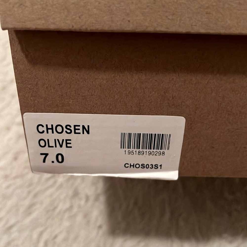 Steve Madden - olive - zip up shoes - size 7 - Picture 2 of 3